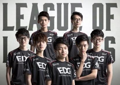 赛场因伤病 赛场因伤病