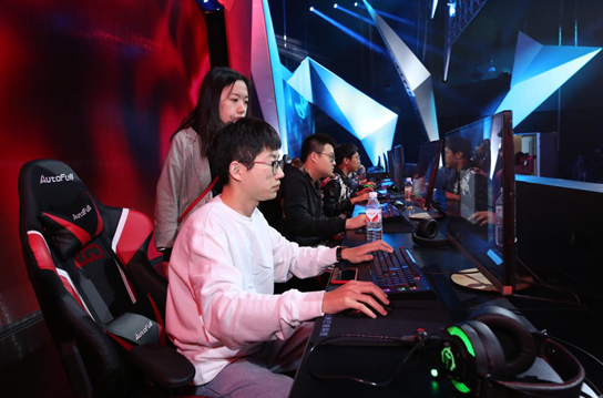 次出现在一 次出现在一