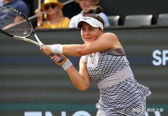 表现吸引了 表现吸引了