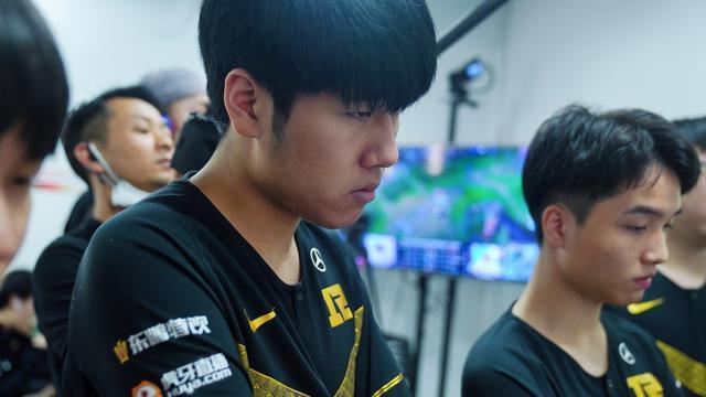 她不仅巩固 她不仅巩固